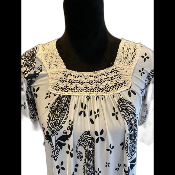 Christine Love Top Tunic Blouse Size Small Square Lace Neckline & Hem + Stretch - Picture 1 of 12